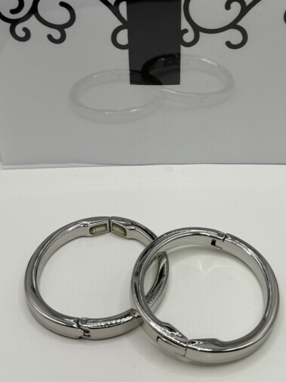 Silver OVALET Lockable Bracelet Purse Hook Carabiner